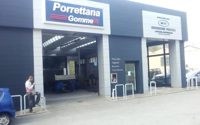 Foto dell'officina Porrettana Gomme