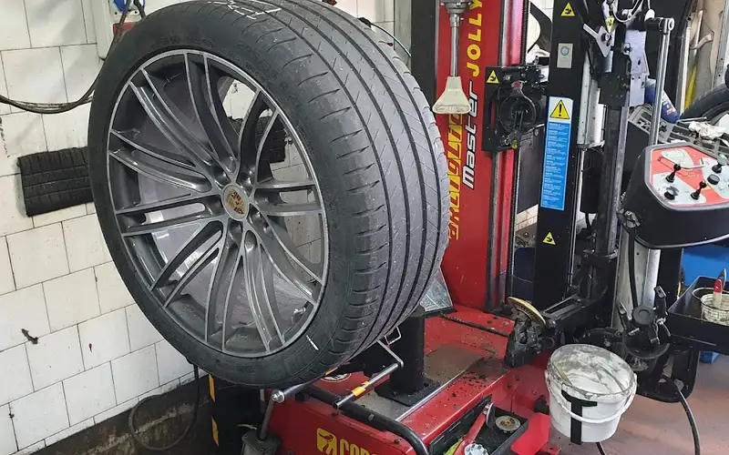 Foto dell'officina Pugliese Gomme S.r.l.