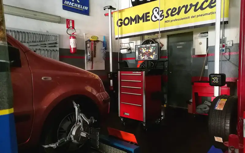 Foto dell'officina Puntese Gomme S.n.c.
