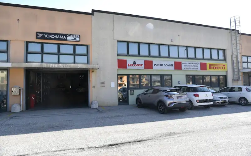 Foto dell'officina Punto Gomme - Driver Center Pirelli Fano