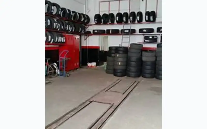 Foto dell'officina Raffaele Gomme di Caggegi Salvatore & C. S.a.s.