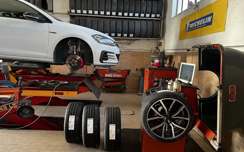 Foto dell'officina Ramazzotti Vittorio Gomme