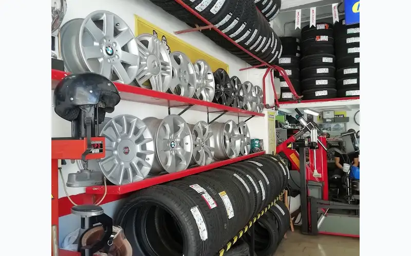 Foto dell'officina Ravazza Gomme