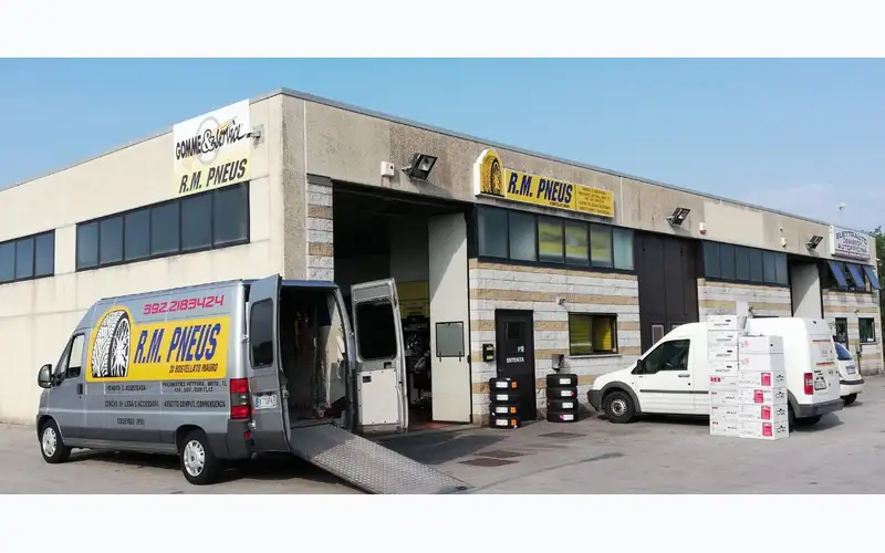 Foto dell'officina R.M. Pneus