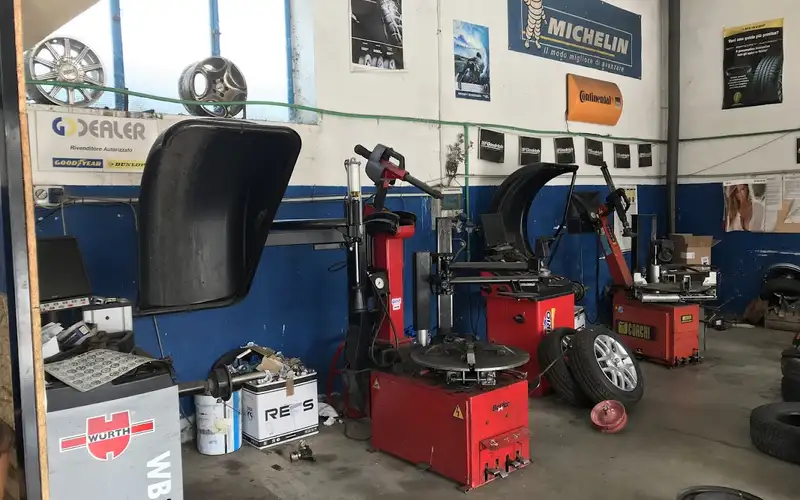 Foto dell'officina Romano Mario S.a.s.