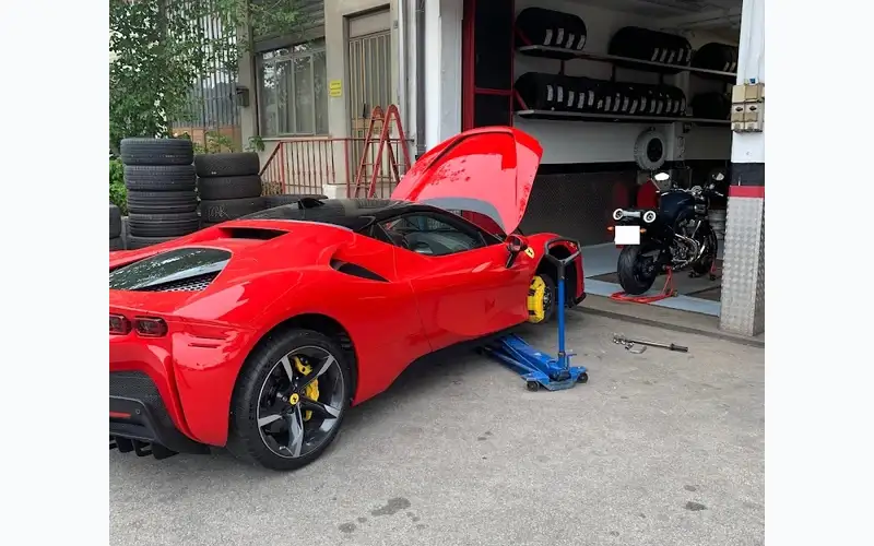 Foto dell'officina Rossatogomme di Rossato Marco