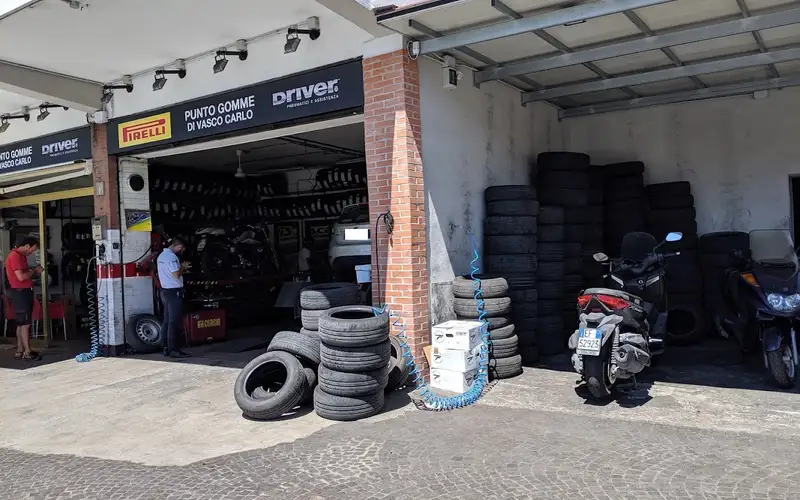 Foto dell'officina Rubber Point - Drivers Center Pirelli