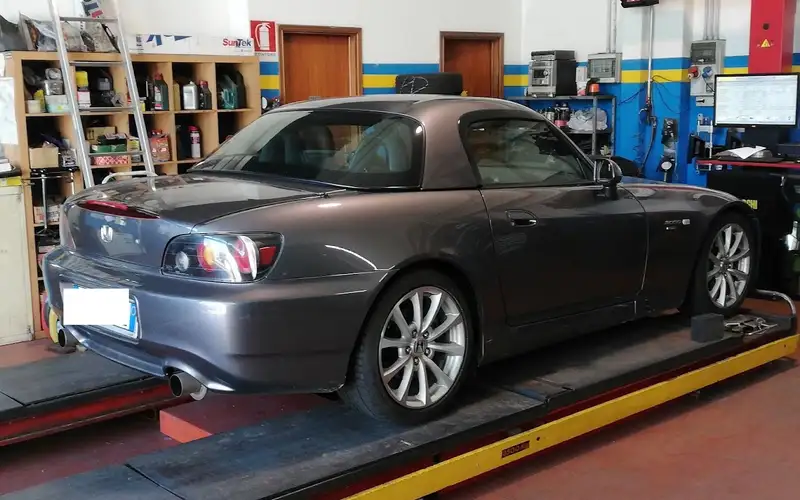 Foto dell'officina S & M Gomme S.n.c.