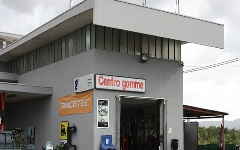 Foto dell'officina S & S Cecina Pneumatici