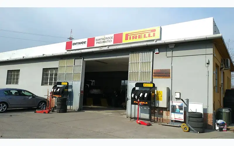 Foto dell'officina Santacroce Pneumatici S.r.l.