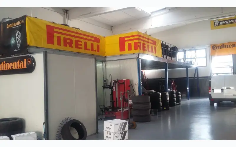 Foto dell'officina Santi Gomme Driver Center Pirelli