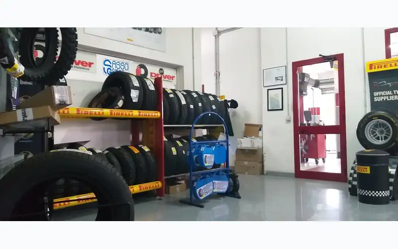 Foto dell'officina Sasso Gomme