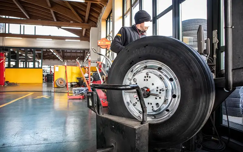 Foto dell'officina Savoia Pneumatici S.r.l.