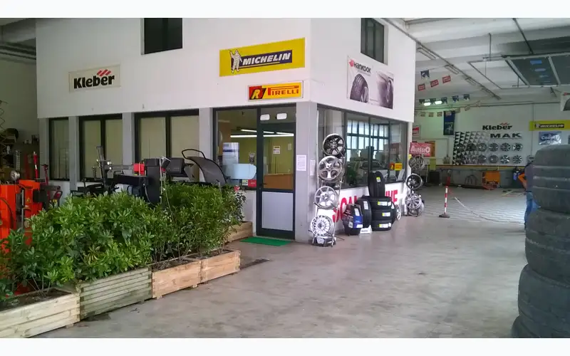 Foto dell'officina Scalo Gomme S.r.l.