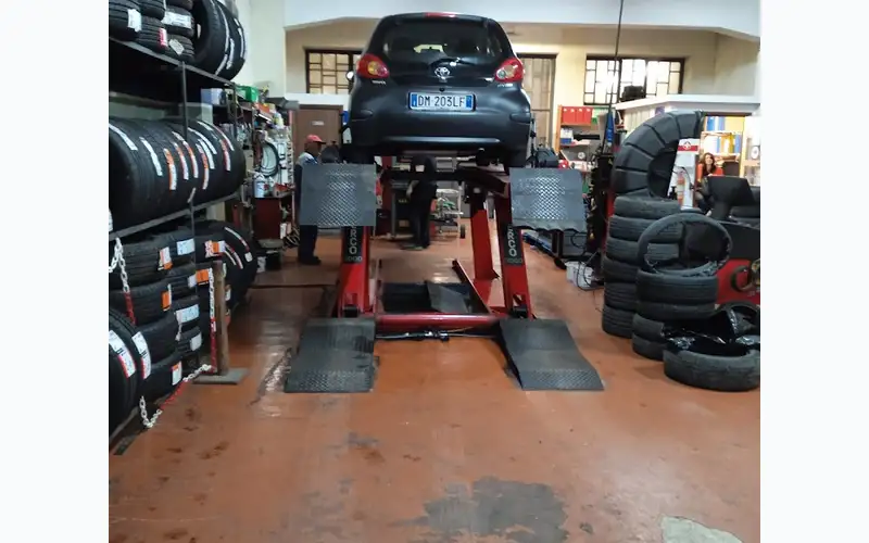 Foto dell'officina Serra Mario Gommista Centro Collaudi