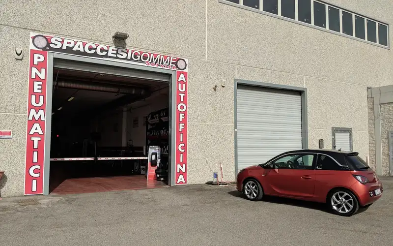 Foto dell'officina Spaccesi Gomme S.n.c.