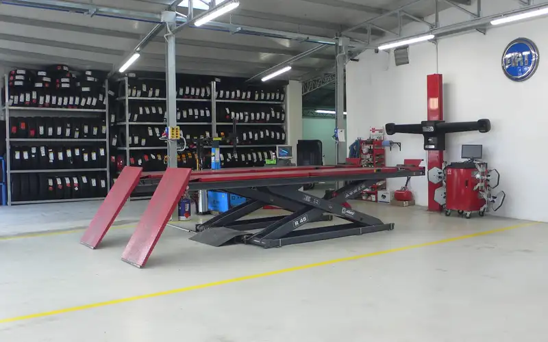 Foto dell'officina Starace S.r.l.