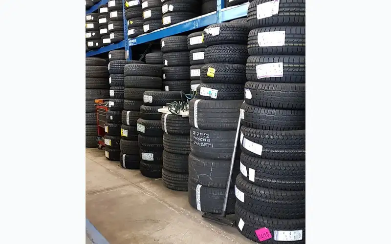 Foto dell'officina Teggi Gomme - Pneus Expert Uniroyal