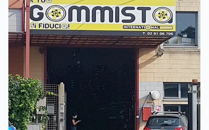 Foto dell'officina Tires International S.r.l.