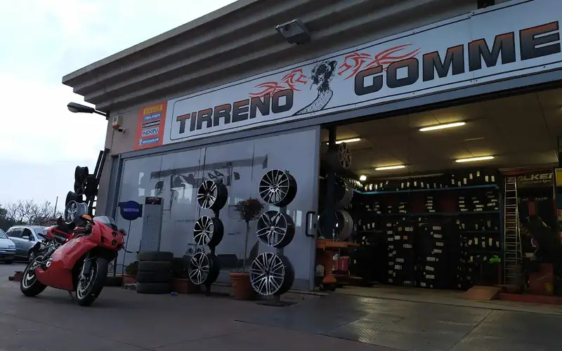 Foto dell'officina Tirreno Tires M & G Tires