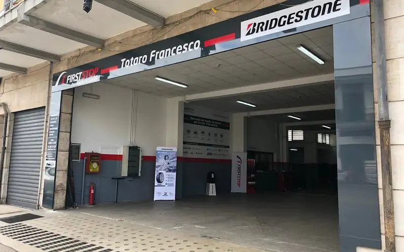 Foto dell'officina Totaro Francesco Pneumatici S.r.l.