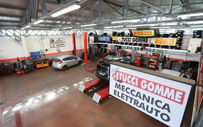 Foto dell'officina Tucci Gomme S.r.l.