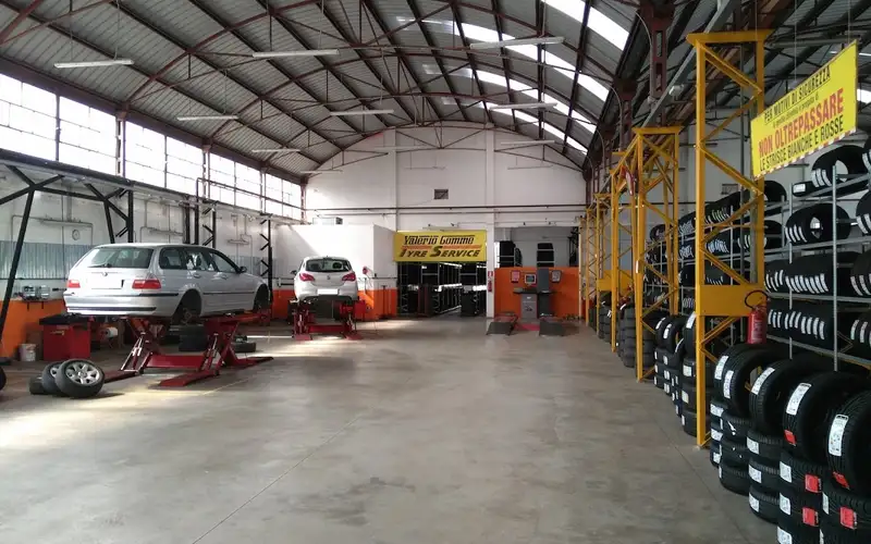 Foto dell'officina Valerio Gomme