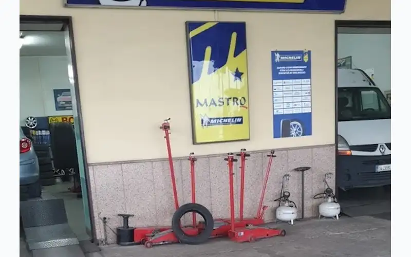 Foto dell'officina Vergomme Vertuccio Di Ciro E Figli S.r.l.
