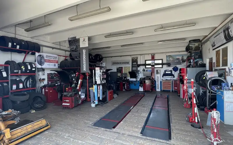 Foto dell'officina World Tires & Motors S.r.l.