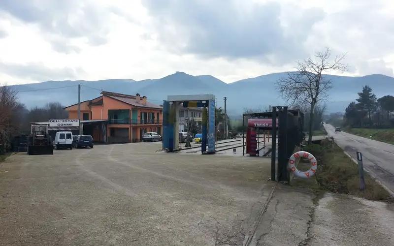 Foto dell'officina World Tyre Dell’estate